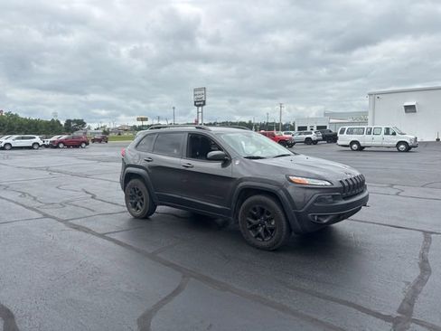 Used 2014 Jeep Cherokee Trailhawk w/ Comfort/Convenience Group AWD/4WD image 8