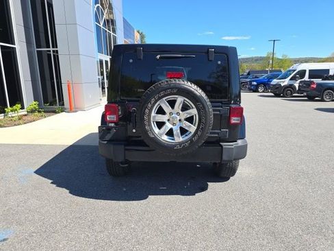 Certified 2017 Jeep Wrangler Unlimited Sahara w/ Dual Top Group AWD/4WD image 5