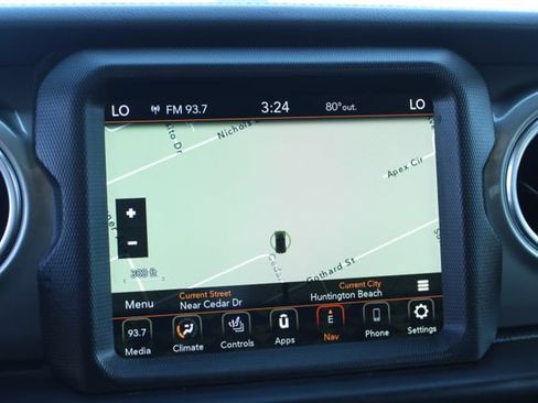 Used 2022 Jeep Wrangler Unlimited Sahara w/ Cold Weather Group AWD/4WD image 33