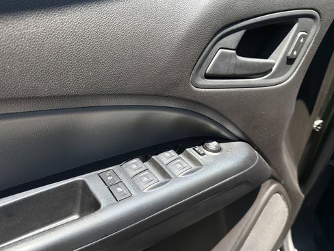 Used 2018 Chevrolet Colorado W/T w/ WT Convenience Package RWD image 17