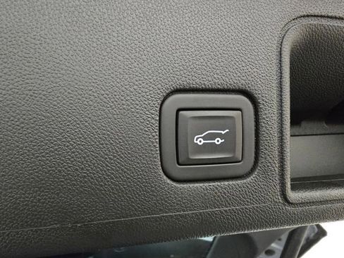 Used 2023 GMC Terrain SLE w/ Driver Convenience Package image 34