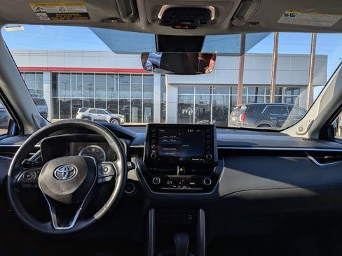 Certified 2022 Toyota Corolla Cross LE image 11