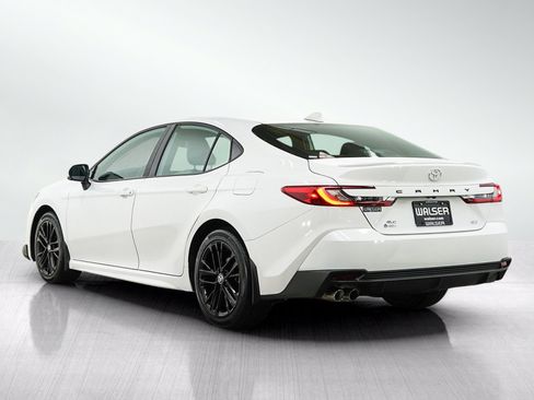 Used 2025 Toyota Camry SE AWD/4WD image 3
