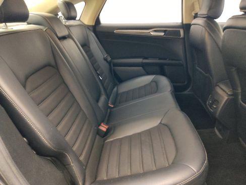 Used 2017 Ford Fusion SE w/ Equipment Group 201A FWD image 19