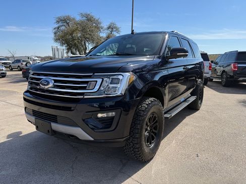 Used 2021 Ford Expedition XLT image 3