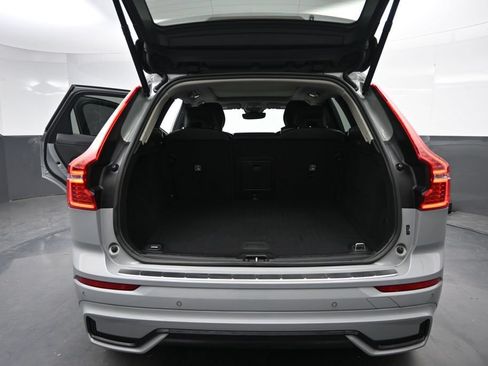 Used 2024 Volvo XC60 B5 Core w/ Protection Package Premier AWD/4WD image 19