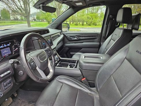 Used 2021 GMC Yukon XL Denali w/ Denali Premium Package AWD/4WD image 19