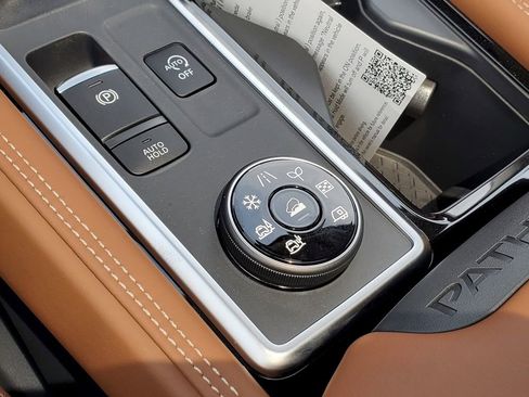 New 2026 Nissan Pathfinder Platinum AWD/4WD image 29