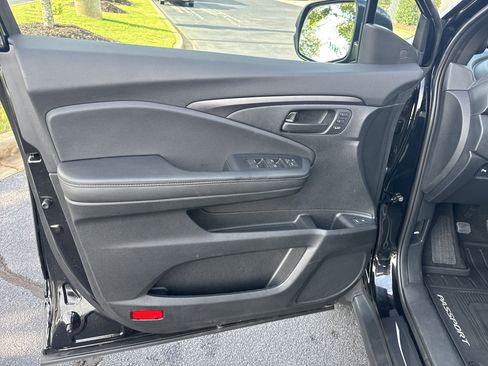 Used 2025 Honda Passport EX-L image 23