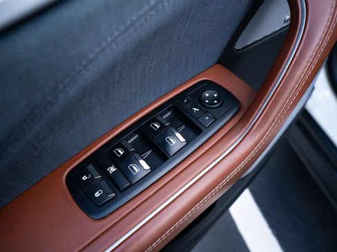 Used 2018 Maserati Levante S GranLusso AWD/4WD image 33