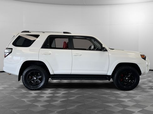 Used 2019 Toyota 4Runner SR5 AWD/4WD image 9