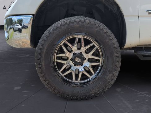 Used 2018 Nissan Titan SV AWD/4WD image 24
