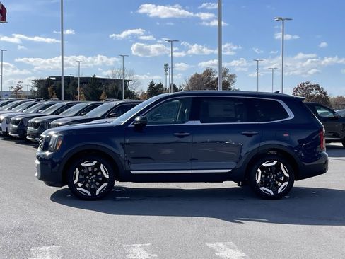 New 2025 Kia Telluride S image 4
