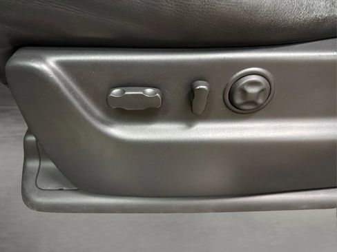 Used 2012 Cadillac Escalade Platinum image 41