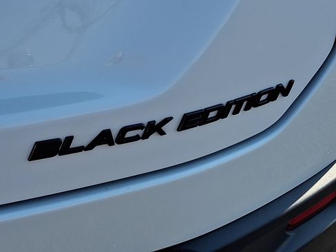 Used 2025 Honda Pilot Black Edition image 31