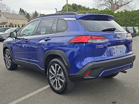 Used 2025 Toyota Corolla Cross XLE w/ Convenience Package AWD/4WD image 4