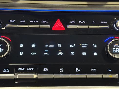 Used 2025 Hyundai Santa Fe Calligraphy AWD/4WD image 18