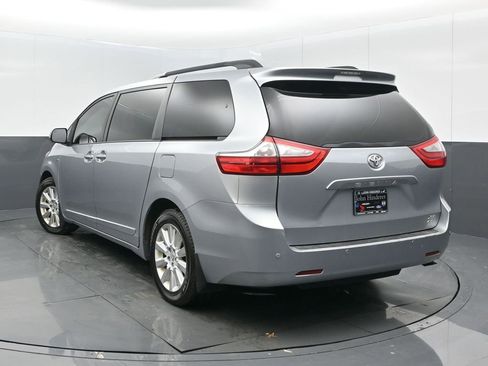 Used 2016 Toyota Sienna XLE image 6