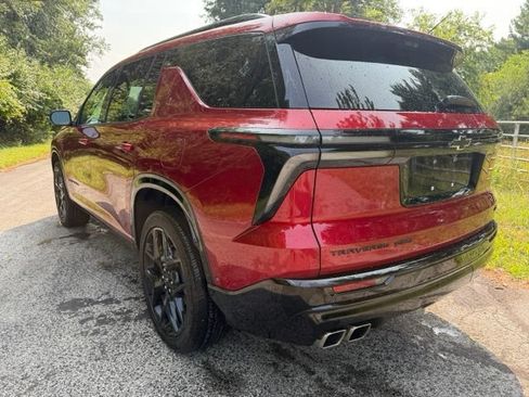 Used 2024 Chevrolet Traverse RS w/ LPO, Floor Liner Package AWD/4WD image 2