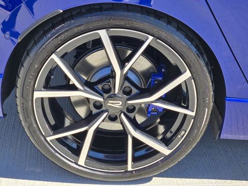 Used 2024 Volkswagen Golf R image 10