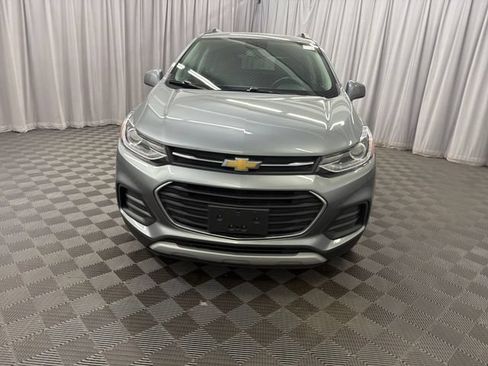 Used 2019 Chevrolet Trax LT w/ LT Convenience Package FWD image 2