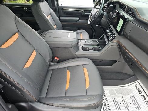 Used 2025 GMC Sierra 2500 AT4 w/ AT4 Premium Plus Package image 9