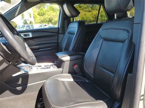 Used 2020 Ford Explorer XLT w/ Equipment Group 202A image 27