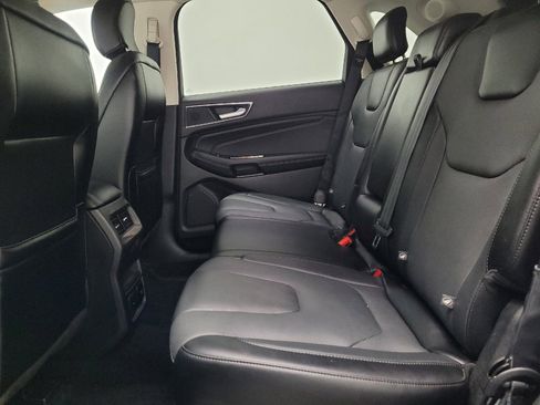 Used 2018 Ford Edge Titanium w/ Equipment Group 302A AWD/4WD image 18