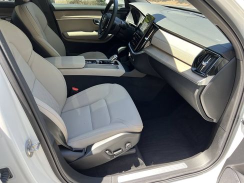 Used 2025 Volvo XC90 B6 Plus w/ Protection Package Premier AWD/4WD image 11
