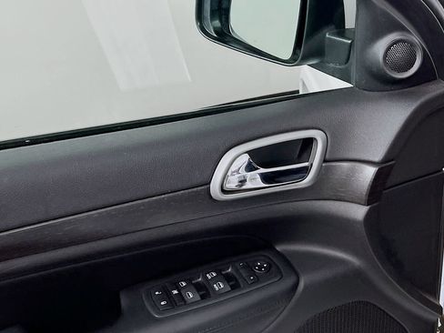 Used 2018 Jeep Grand Cherokee Altitude image 17