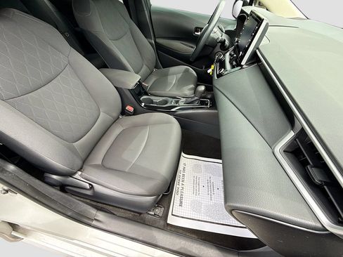 Used 2021 Toyota Corolla LE FWD image 14