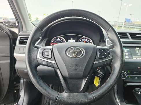 Used 2015 Toyota Camry SE FWD image 9