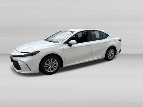 Used 2025 Toyota Camry LE FWD image 9