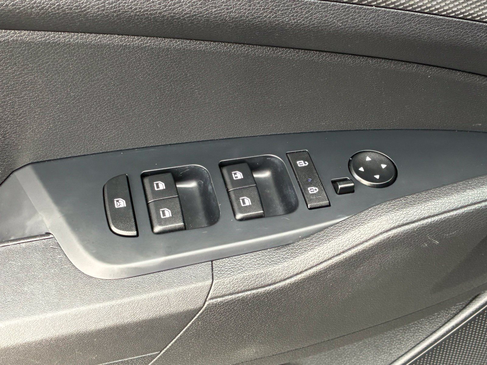 Used 2024 Kia Sportage LX FWD image 12
