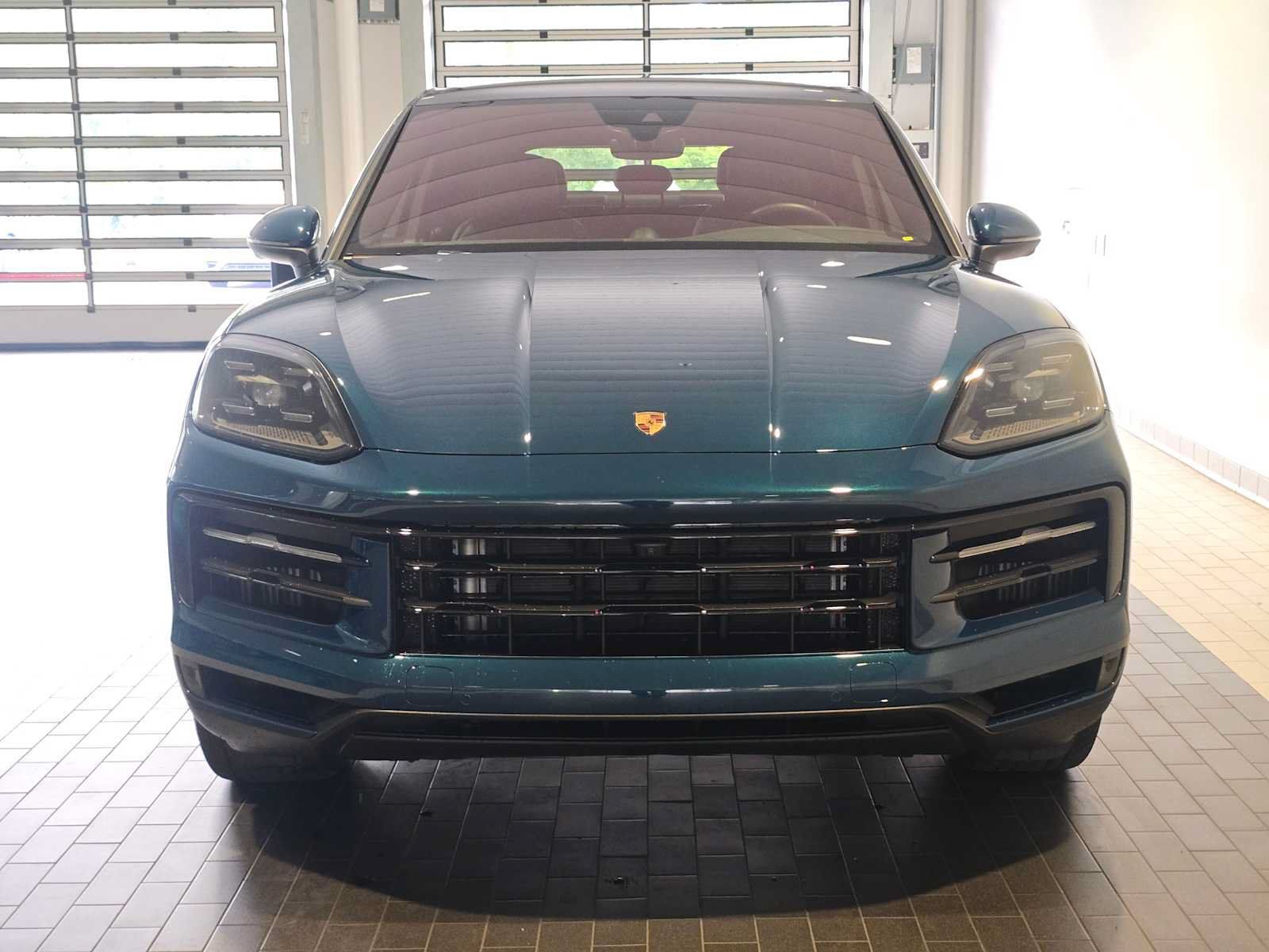 Used 2025 Porsche Cayenne E-Hybrid Coupe AWD/4WD image 10