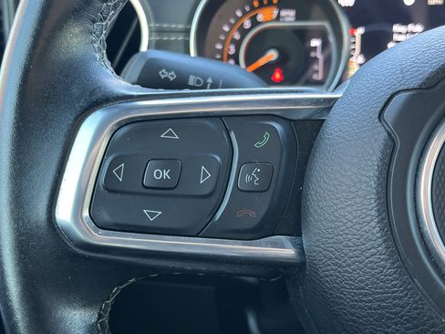 Used 2020 Jeep Wrangler Unlimited Sahara image 13