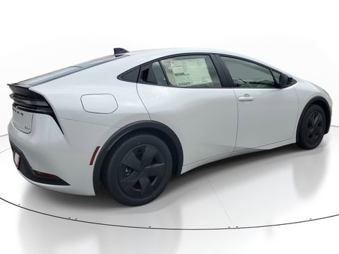 New 2026 Toyota Prius Plug-In Hybrid FWD image 6