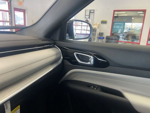 New 2026 Jeep Compass Limited image 27