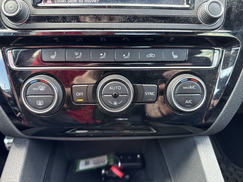 Used 2017 Volkswagen Jetta GLI FWD image 18