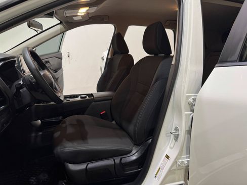 Used 2025 Nissan Rogue S AWD/4WD image 11