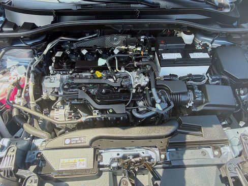 Used 2024 Toyota Corolla Cross LE FWD image 34