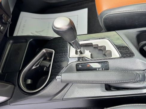 Used 2018 Toyota RAV4 Limited FWD image 21