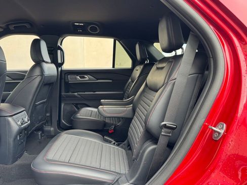 Used 2025 Ford Explorer ST-Line image 18