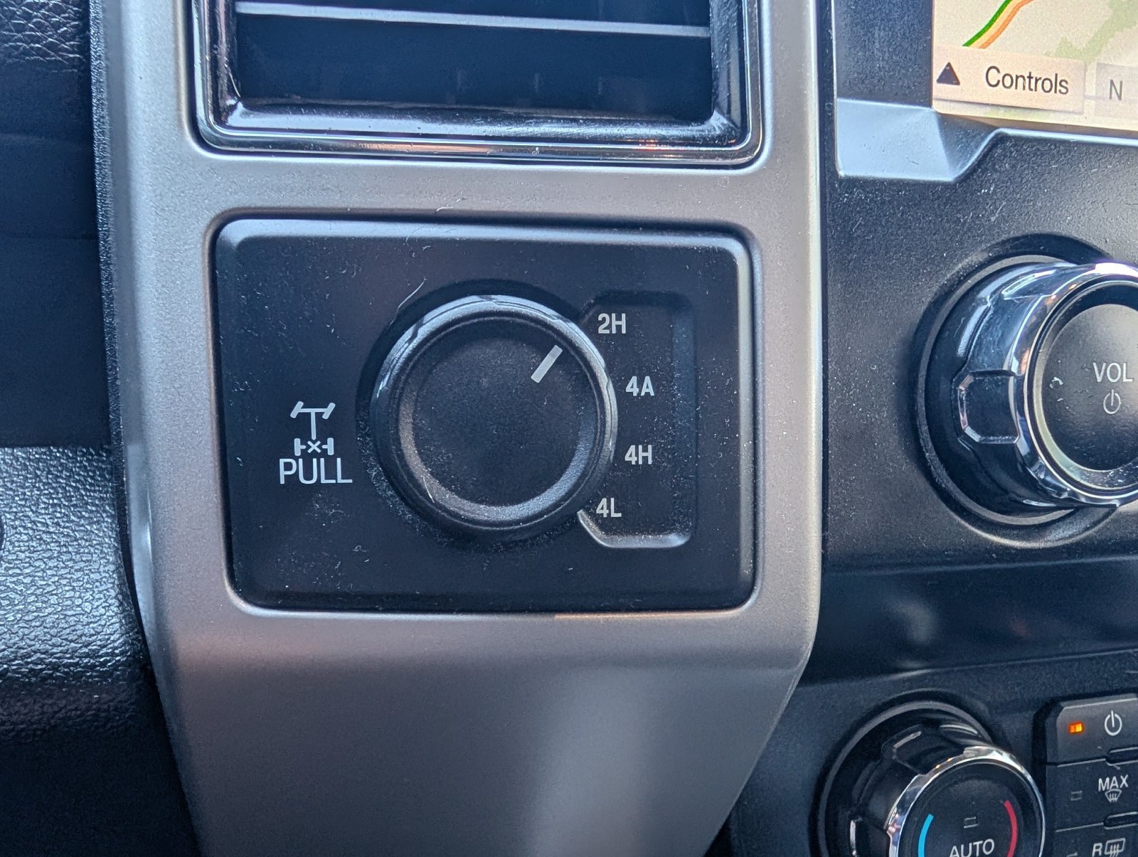 Used 2019 Ford F150 Lariat AWD/4WD image 9