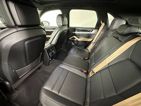 Certified 2024 Porsche Cayenne w/ Premium Package Plus (PFM) AWD/4WD image 38