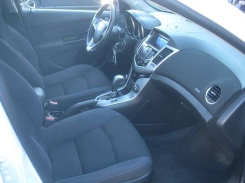 Used 2014 Chevrolet Cruze LT FWD image 17