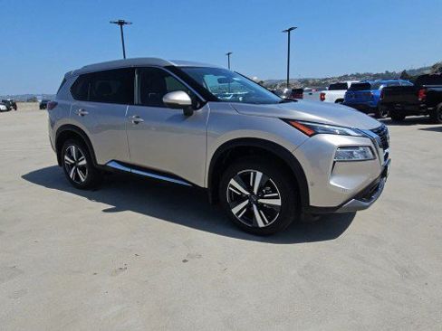 Used 2023 Nissan Rogue SL w/ SL Premium Package FWD image 2