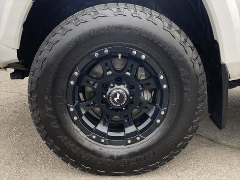 Certified 2017 Toyota Tacoma SR5 w/ Tow Package image 10