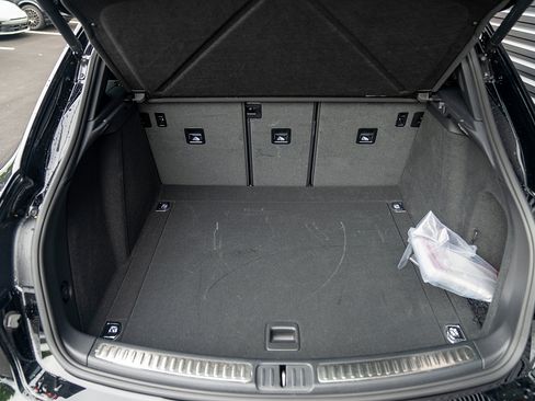 Certified 2025 Porsche Macan image 20