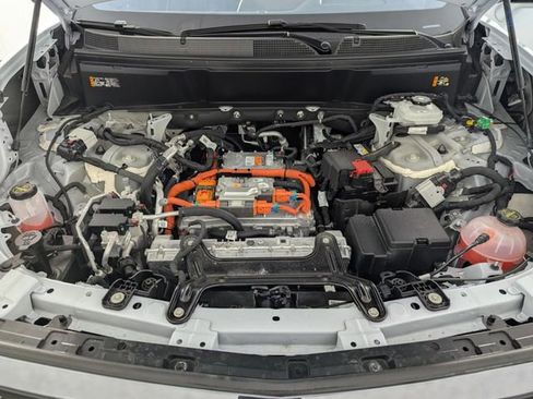 Used 2026 Cadillac Vistiq Platinum w/ LPO, Floor Liner Package AWD/4WD image 9